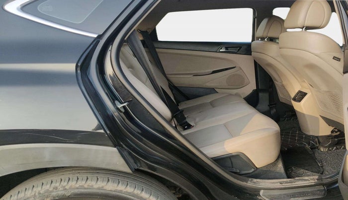 2016 Hyundai Tucson GLS 2WD AT DIESEL, Diesel, Automatic, 1,70,000 km, Right Side Rear Door Cabin