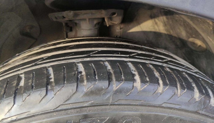 2016 Hyundai Tucson GLS 2WD AT DIESEL, Diesel, Automatic, 1,70,000 km, Right Front Tyre Tread