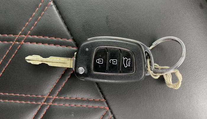2022 Hyundai VENUE S (O) 1.0 TURBO IMT, Petrol, Manual, 58,193 km, Key Close Up