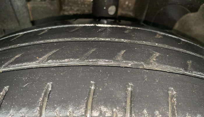 2017 Renault Kwid RXT 1.0, Petrol, Manual, 55,086 km, Left Front Tyre Tread