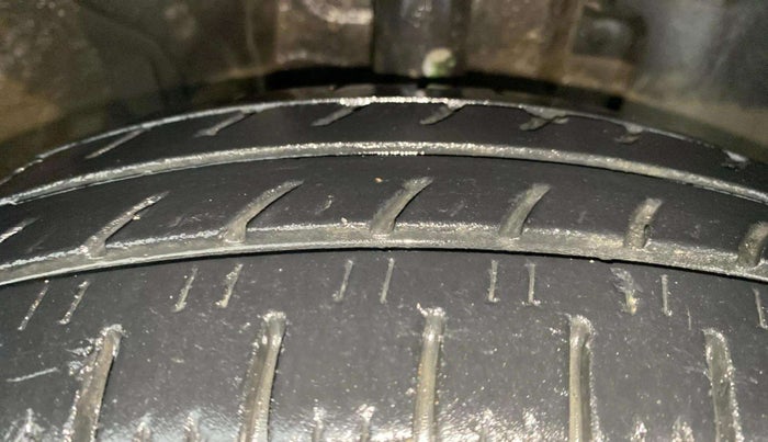 2017 Renault Kwid RXT 1.0, Petrol, Manual, 55,086 km, Right Front Tyre Tread