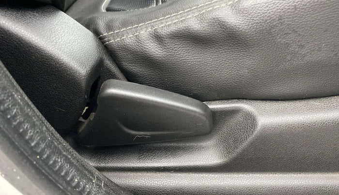 2017 Renault Kwid RXT 1.0, Petrol, Manual, 55,086 km, Driver Side Adjustment Panel