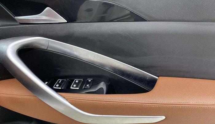 2020 MG HECTOR PLUS SHARP 1.5 PETROL TURBO HYBRID MT 6-STR, Petrol, Manual, 46,537 km, Driver Side Door Panels Control