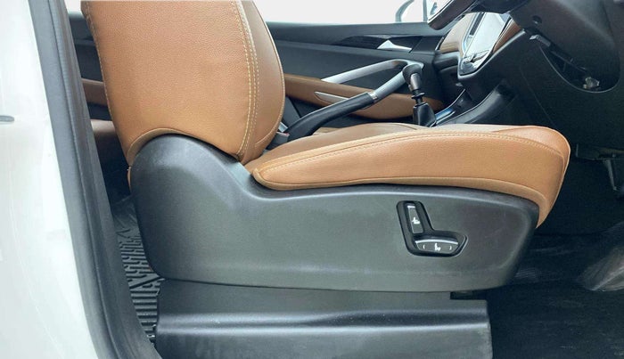 2020 MG HECTOR PLUS SHARP 1.5 PETROL TURBO HYBRID MT 6-STR, Petrol, Manual, 46,537 km, Driver Side Adjustment Panel