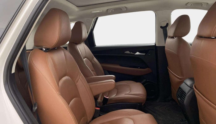 2020 MG HECTOR PLUS SHARP 1.5 PETROL TURBO HYBRID MT 6-STR, Petrol, Manual, 46,537 km, Right Side Rear Door Cabin