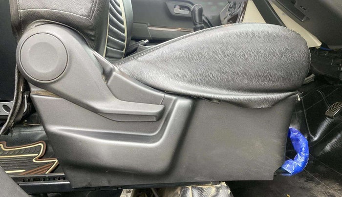 2022 Maruti New Wagon-R VXI CNG 1.0, CNG, Manual, 47,081 km, Driver Side Adjustment Panel