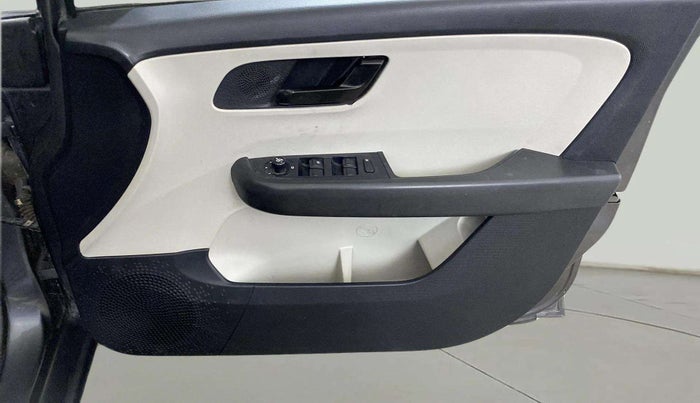 2023 Tata ALTROZ XM PLUS DIESEL, Diesel, Manual, 46,709 km, Driver Side Door Panels Control