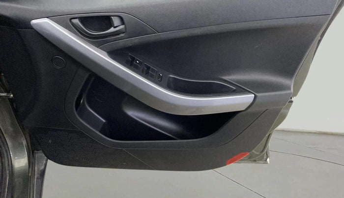 2020 Tata NEXON XMA SUNROOF PETROL, Petrol, Automatic, 75,862 km, Driver Side Door Panels Control