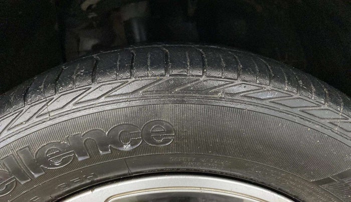 2020 Tata NEXON XMA SUNROOF PETROL, Petrol, Automatic, 75,862 km, Right Front Tyre Tread