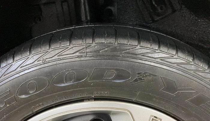 2020 Tata NEXON XMA SUNROOF PETROL, Petrol, Automatic, 75,862 km, Right Rear Tyre Tread