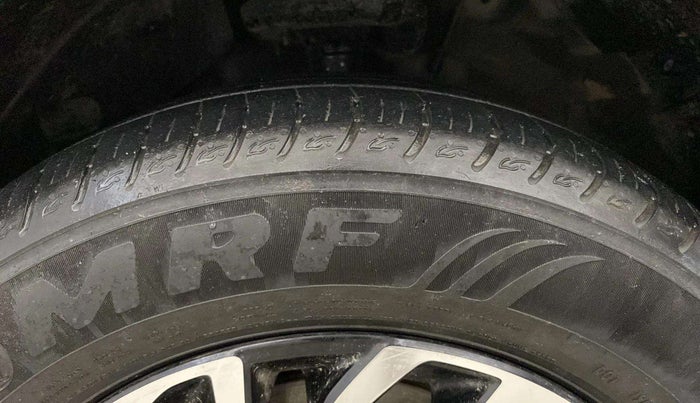 2022 KIA CARENS LUXURY 1.4 PETROL 7 STR, Petrol, Manual, 28,175 km, Left Front Tyre Tread
