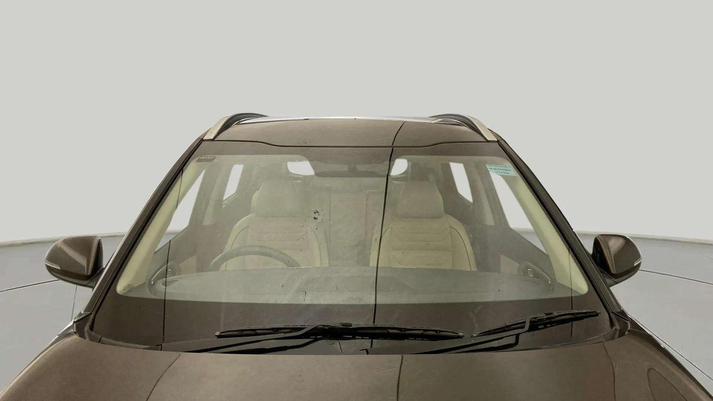 2022 KIA CARENS LUXURY 1.4 PETROL 7 STR, Petrol, Manual, 28,175 km, Front Windshield