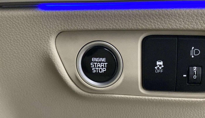 2022 KIA CARENS LUXURY 1.4 PETROL 7 STR, Petrol, Manual, 28,175 km, Keyless Start/ Stop Button