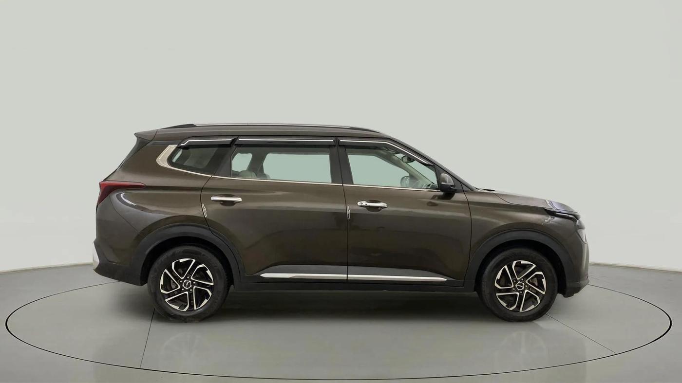 2022 KIA CARENS LUXURY 1.4 PETROL 7 STR, Petrol, Manual, 28,175 km, Right Side View