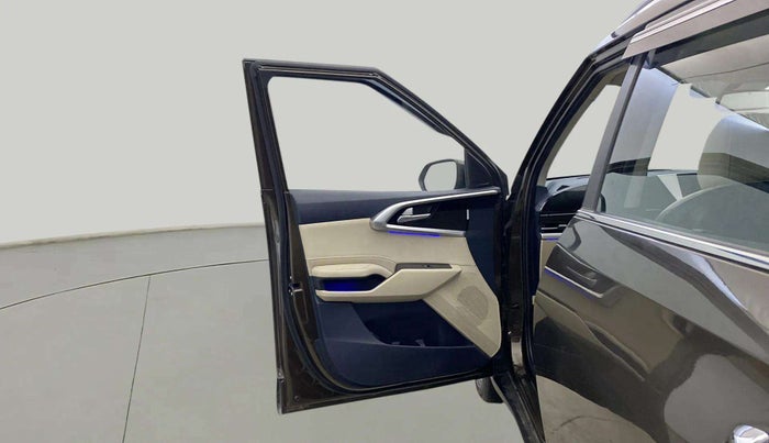 2022 KIA CARENS LUXURY 1.4 PETROL 7 STR, Petrol, Manual, 28,175 km, LHS Front Door
