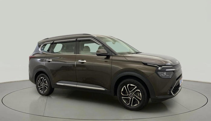 2022 KIA CARENS LUXURY 1.4 PETROL 7 STR, Petrol, Manual, 28,175 km, Right Front Diagonal