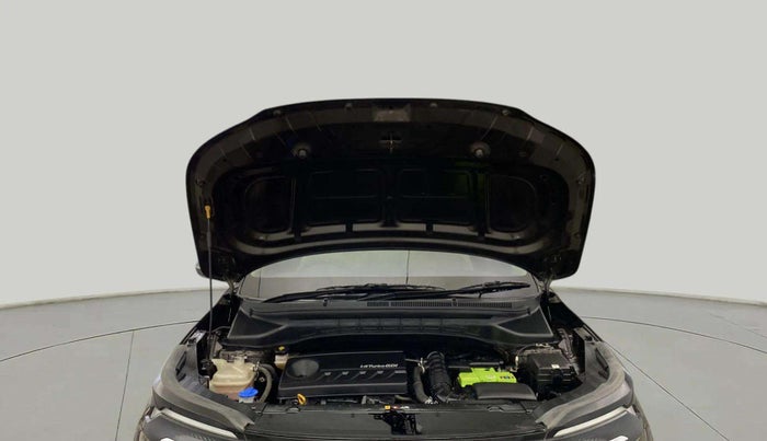 2022 KIA CARENS LUXURY 1.4 PETROL 7 STR, Petrol, Manual, 28,175 km, Open Bonet
