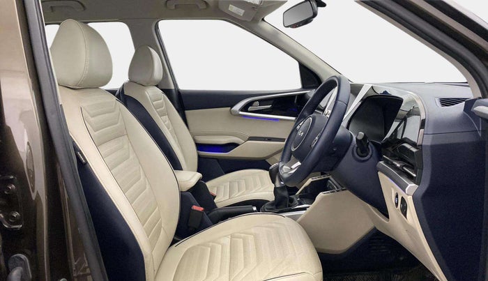 2022 KIA CARENS LUXURY 1.4 PETROL 7 STR, Petrol, Manual, 28,175 km, Right Side Front Door Cabin