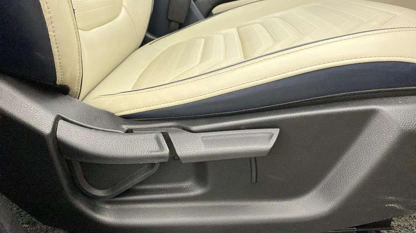 2022 KIA CARENS LUXURY 1.4 PETROL 7 STR, Petrol, Manual, 28,175 km, Driver Side Adjustment Panel
