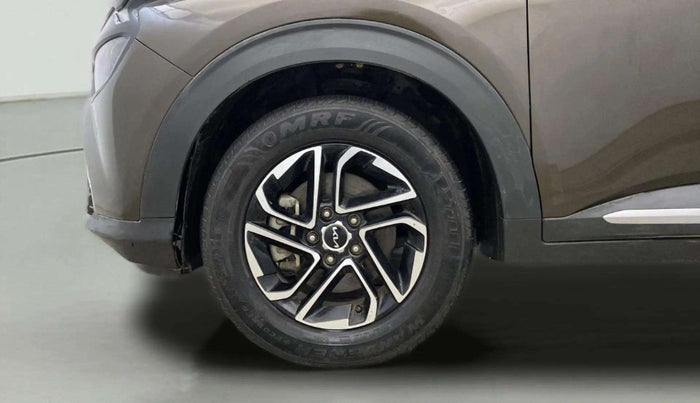 2022 KIA CARENS LUXURY 1.4 PETROL 7 STR, Petrol, Manual, 28,175 km, Left Rear Wheel