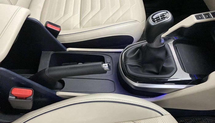 2022 KIA CARENS LUXURY 1.4 PETROL 7 STR, Petrol, Manual, 28,175 km, Gear Lever