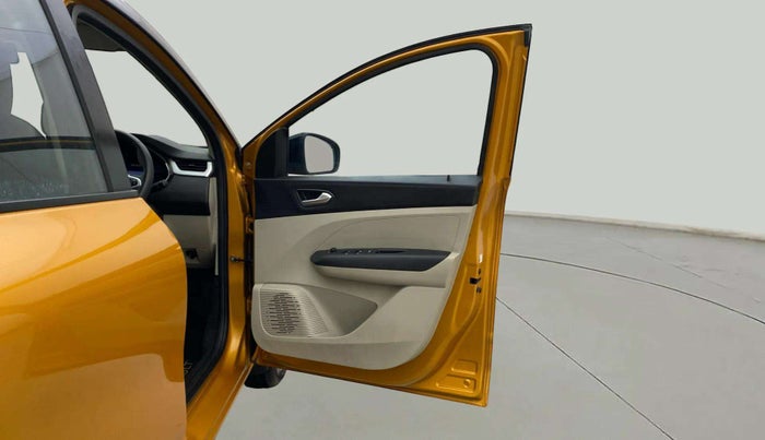 2021 Renault TRIBER RXZ AMT, Petrol, Automatic, 10,568 km, RHS Front Door
