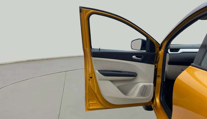 2021 Renault TRIBER RXZ AMT, Petrol, Automatic, 10,568 km, LHS Front Door