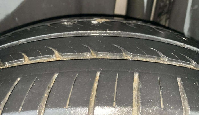 2018 Maruti Ciaz ZETA 1.4  AT PETROL, Petrol, Automatic, 20,765 km, Left Rear Tyre Tread