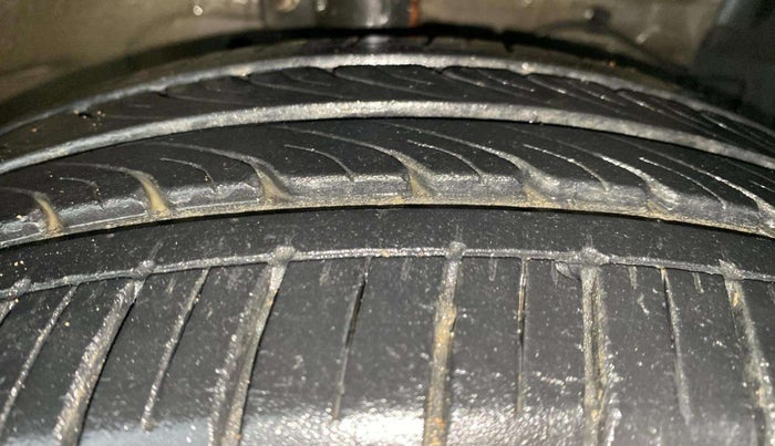 2018 Maruti Ciaz ZETA 1.4  AT PETROL, Petrol, Automatic, 20,765 km, Right Front Tyre Tread