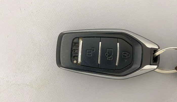 2019 Mahindra XUV500 W9 AT, Diesel, Automatic, 97,087 km, Key Close Up