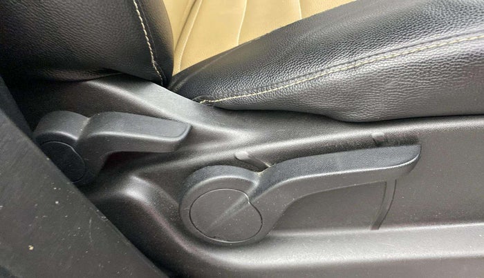 2019 Mahindra XUV500 W9 AT, Diesel, Automatic, 97,087 km, Driver Side Adjustment Panel