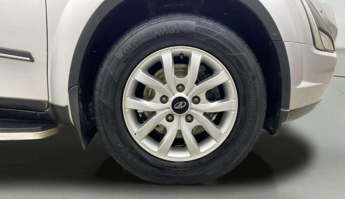 2019 Mahindra XUV500 W9 AT, Diesel, Automatic, 97,087 km, Right Front Wheel