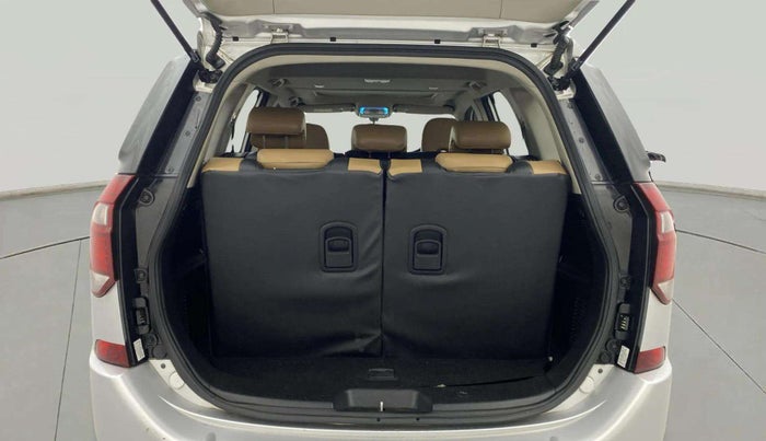 2019 Mahindra XUV500 W9 AT, Diesel, Automatic, 97,087 km, Boot Inside