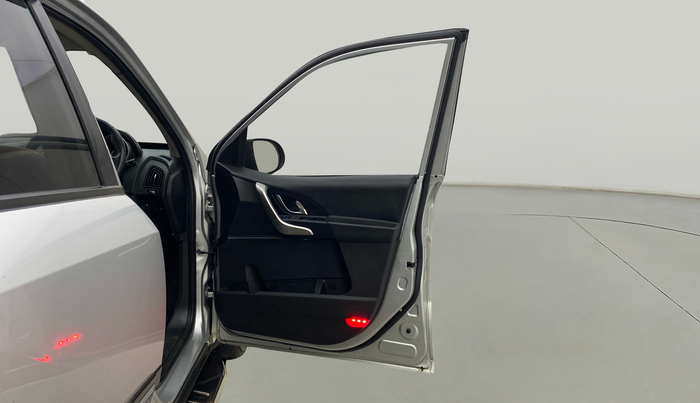 2019 Mahindra XUV500 W9 AT, Diesel, Automatic, 97,087 km, RHS Front Door