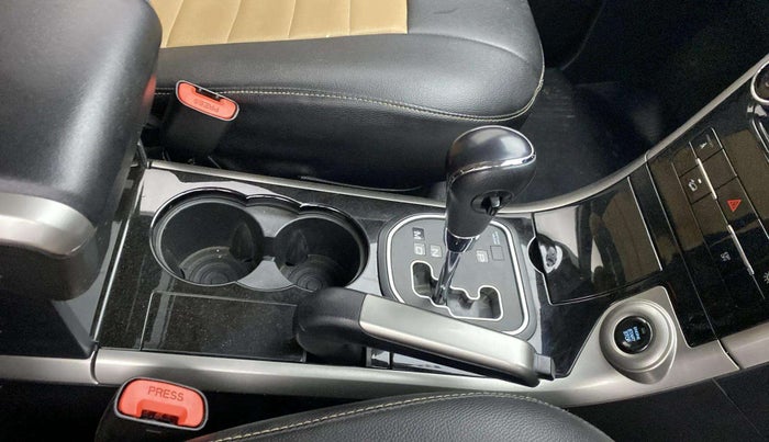 2019 Mahindra XUV500 W9 AT, Diesel, Automatic, 97,087 km, Gear Lever