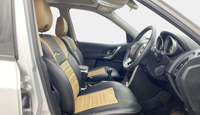 2019 Mahindra XUV500 W9 AT, Diesel, Automatic, 97,087 km, Right Side Front Door Cabin