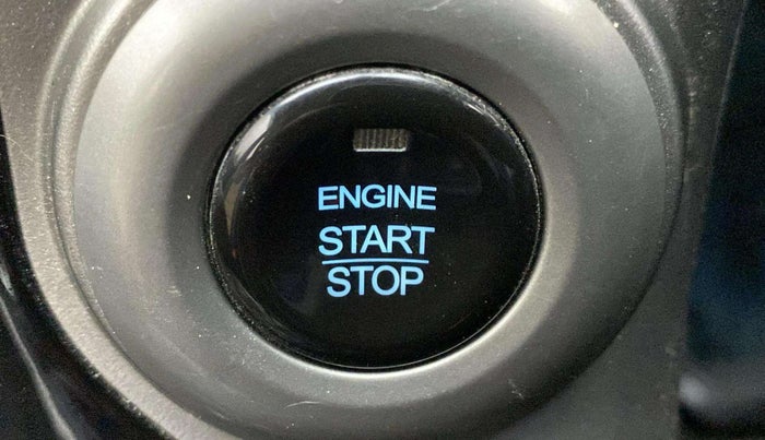 2019 Mahindra XUV500 W9 AT, Diesel, Automatic, 97,087 km, Keyless Start/ Stop Button
