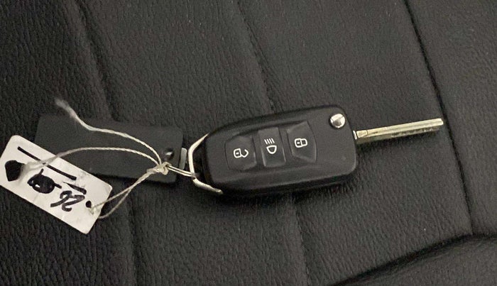 2021 Tata Tiago XT PETROL, Petrol, Manual, 17,595 km, Key Close Up