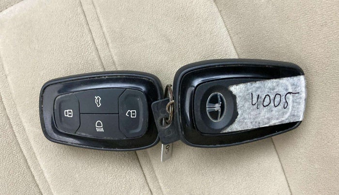 2021 Tata Safari XZA PLUS, Diesel, Automatic, 92,687 km, Key Close Up
