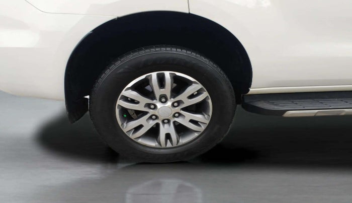 2017 Ford Endeavour TITANIUM 3.2 4X4 AT, Diesel, Automatic, 1,26,992 km, Right Rear Wheel