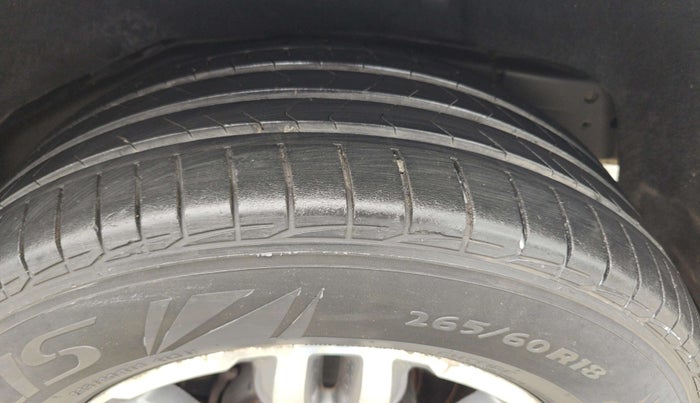 2017 Ford Endeavour TITANIUM 3.2 4X4 AT, Diesel, Automatic, 1,26,992 km, Right Front Tyre Tread