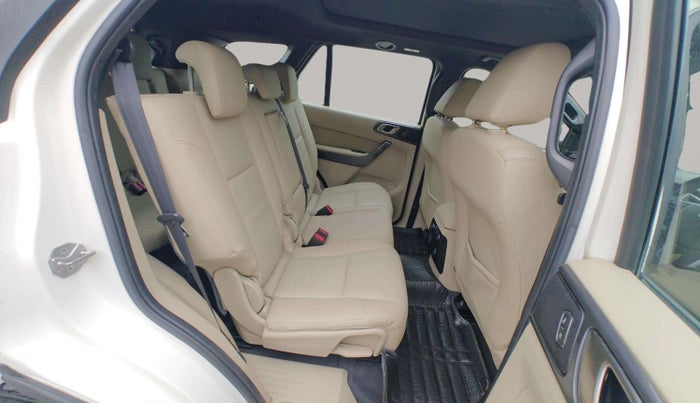 2017 Ford Endeavour TITANIUM 3.2 4X4 AT, Diesel, Automatic, 1,26,992 km, Right Side Rear Door Cabin