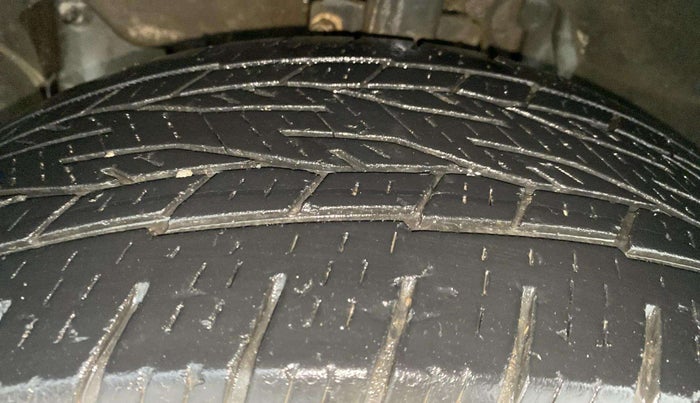 2018 Renault Duster RXS CVT, Petrol, Automatic, 1,02,621 km, Left Front Tyre Tread