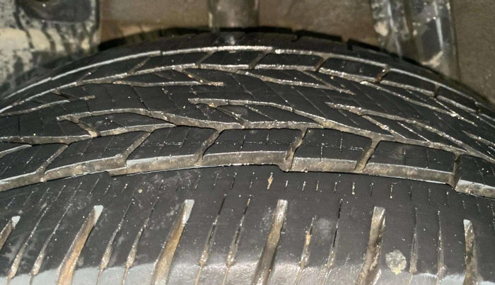 2018 Renault Duster RXS CVT, Petrol, Automatic, 1,02,621 km, Right Rear Tyre Tread