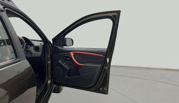 2018 Renault Duster RXS CVT, Petrol, Automatic, 1,02,621 km, RHS Front Door