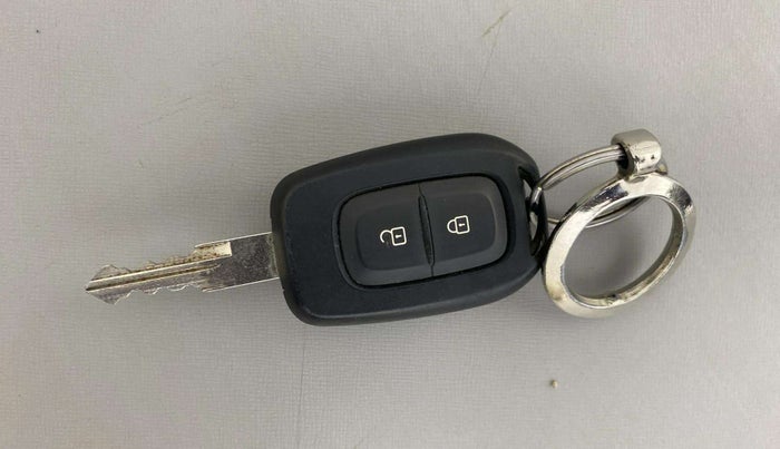 2018 Renault Duster RXS CVT, Petrol, Automatic, 1,02,621 km, Key Close Up