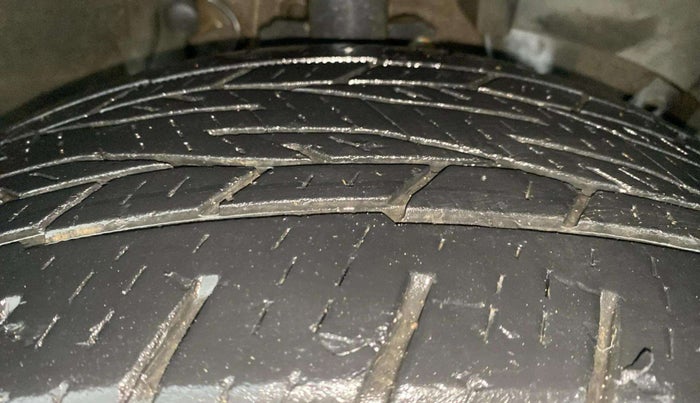 2018 Renault Duster RXS CVT, Petrol, Automatic, 1,02,621 km, Right Front Tyre Tread