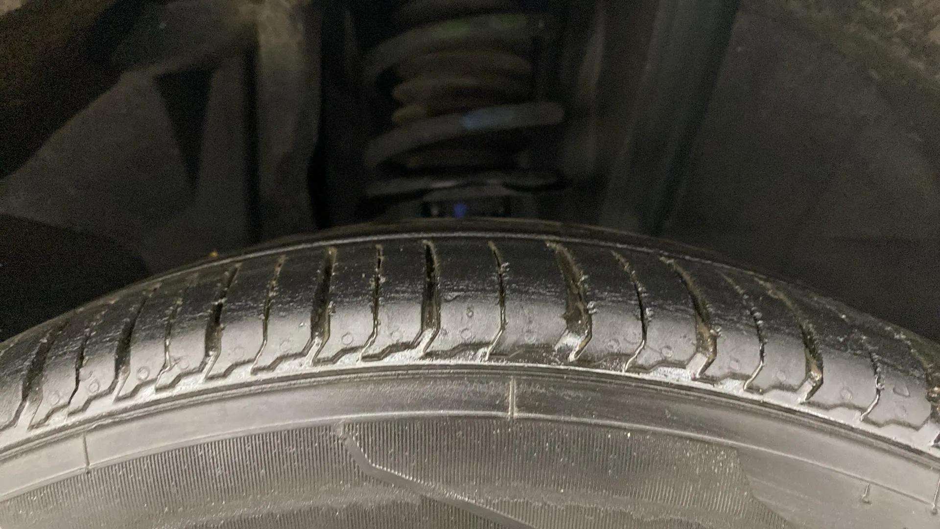 RHS-Front-Tyre-Tread-18