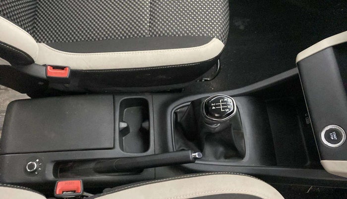 2022 Renault TRIBER RXZ, Petrol, Manual, 25,602 km, Gear Lever