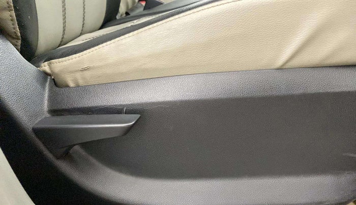 2016 Mahindra Kuv100 K4 6 STR, Petrol, Manual, 51,814 km, Driver Side Adjustment Panel